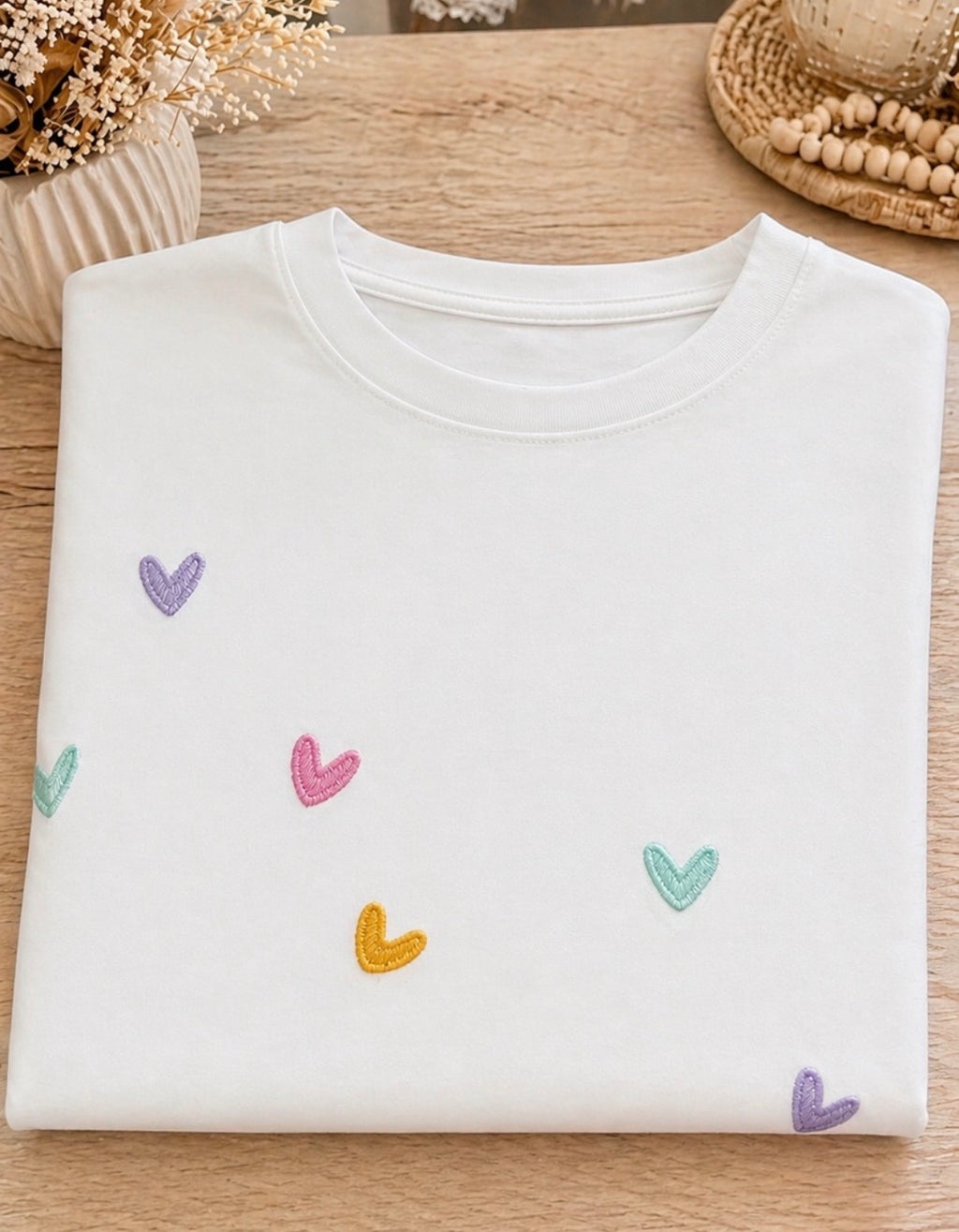 T-shirt blanc cœurs brodés