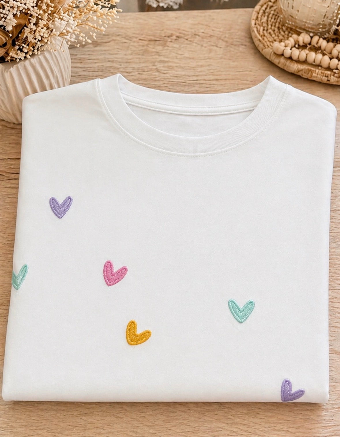 T-shirt blanc cœurs brodés
