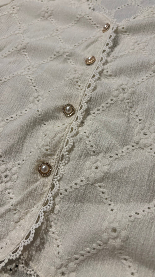 Blouse crème  brodée