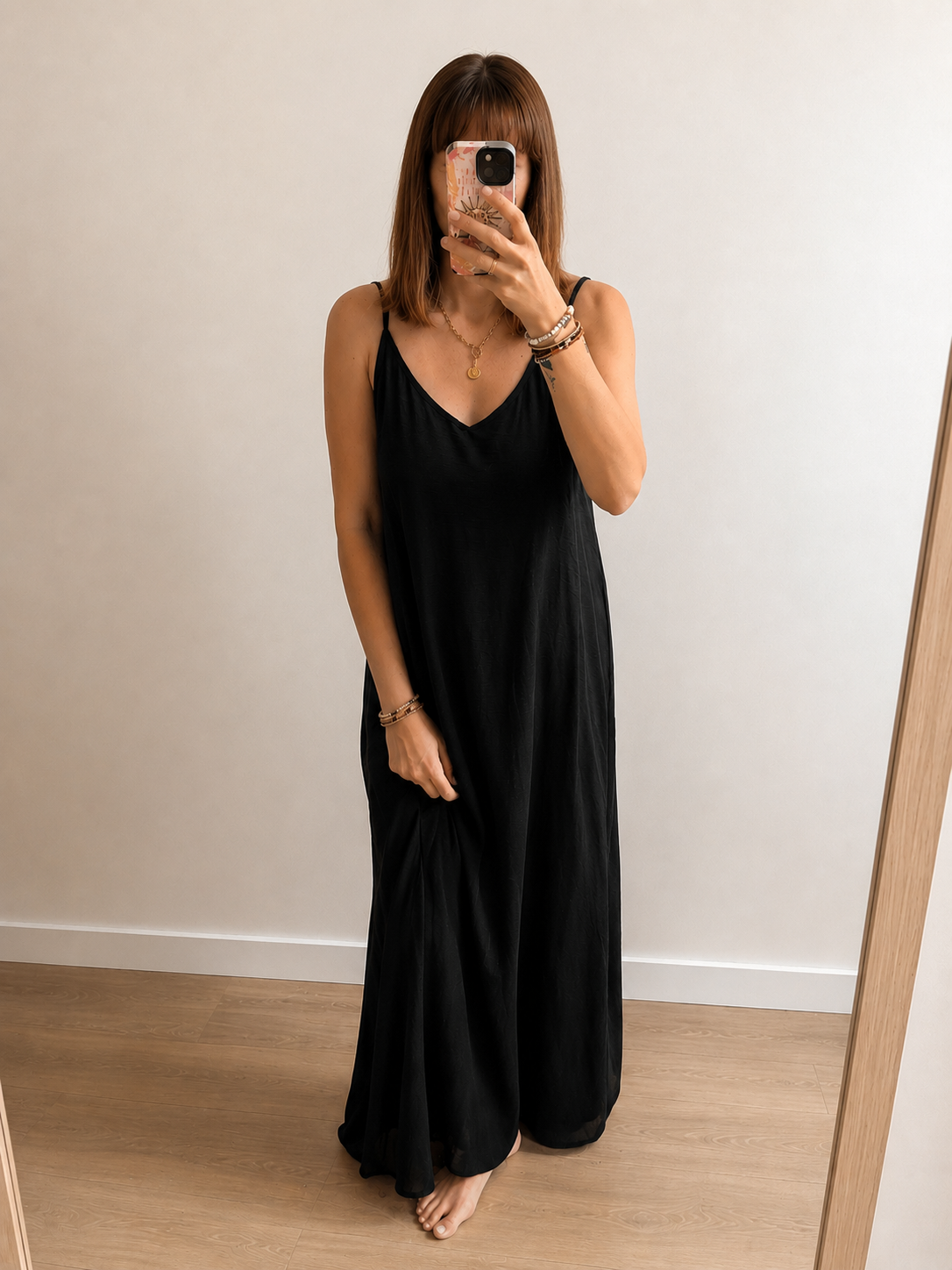 Robe longue fluide noire – dos ouvert perles
