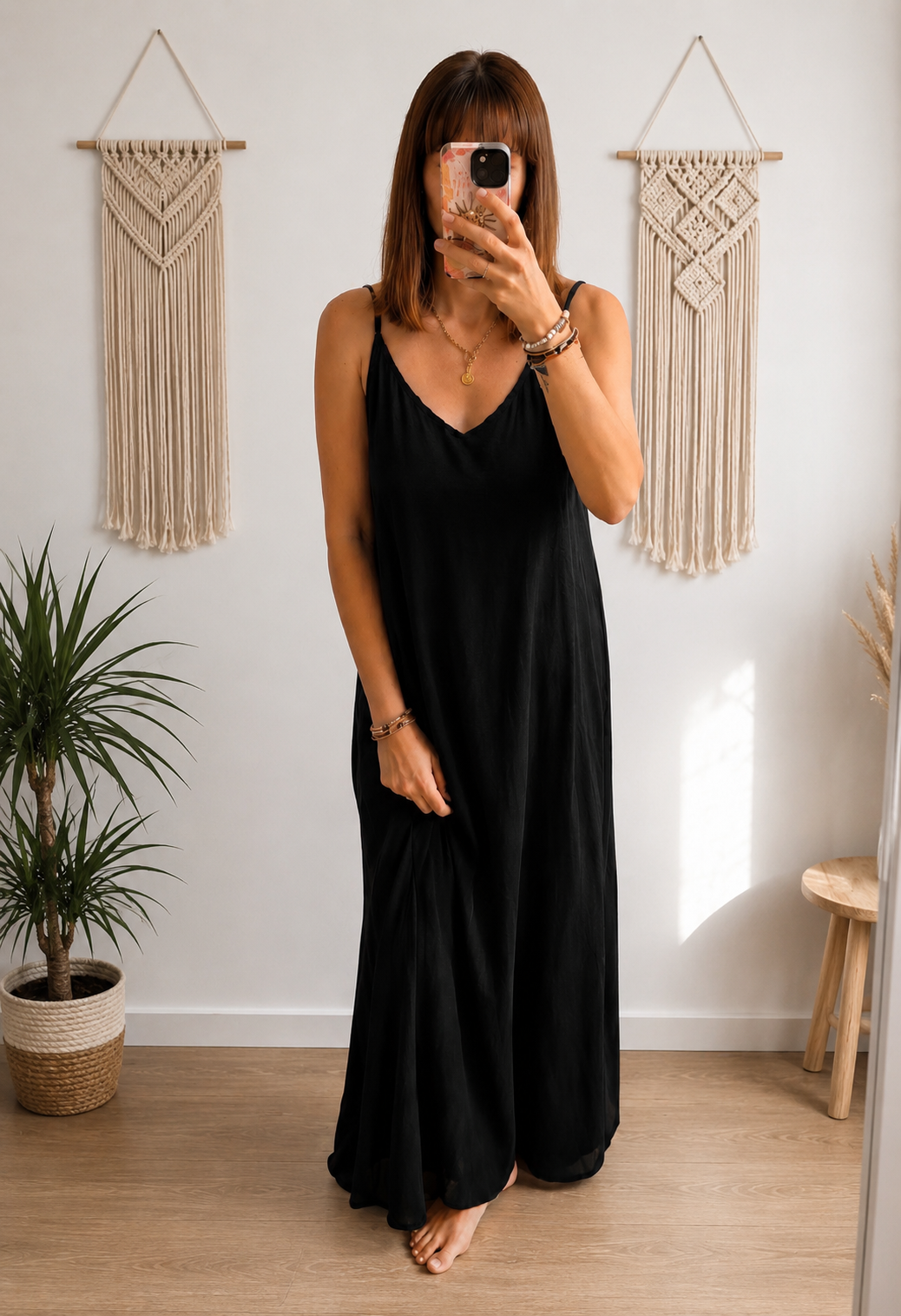 Robe longue fluide noire – dos ouvert perles