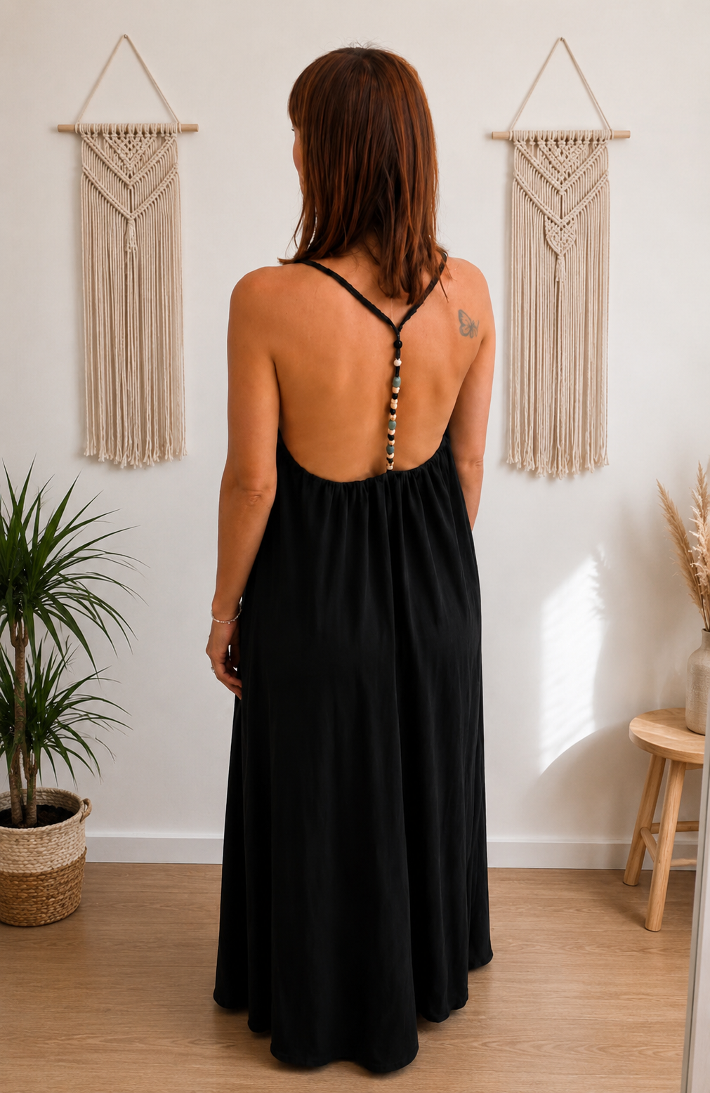 Robe longue fluide noire – dos ouvert perles